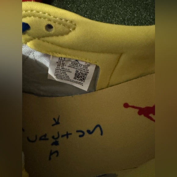 Canary Yellow Travis Scott - Picture 9 of 10